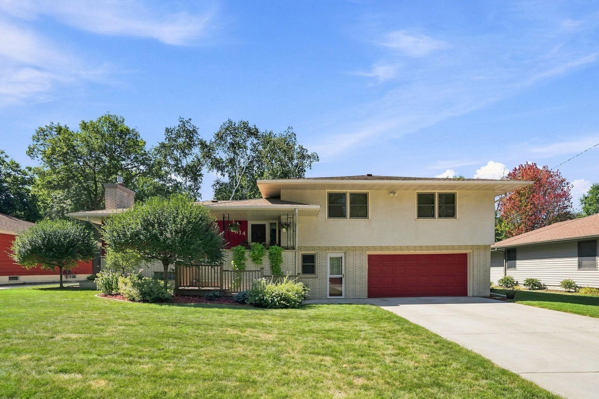 Property photo for 314 Maple Avenue S, Maple Lake, MN 55358