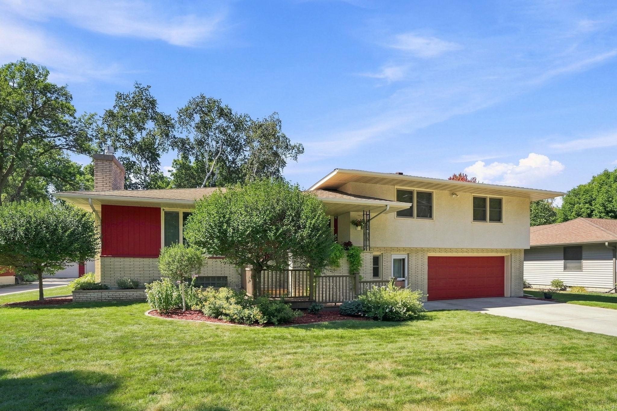 2- Reid- Front of Home.jpg