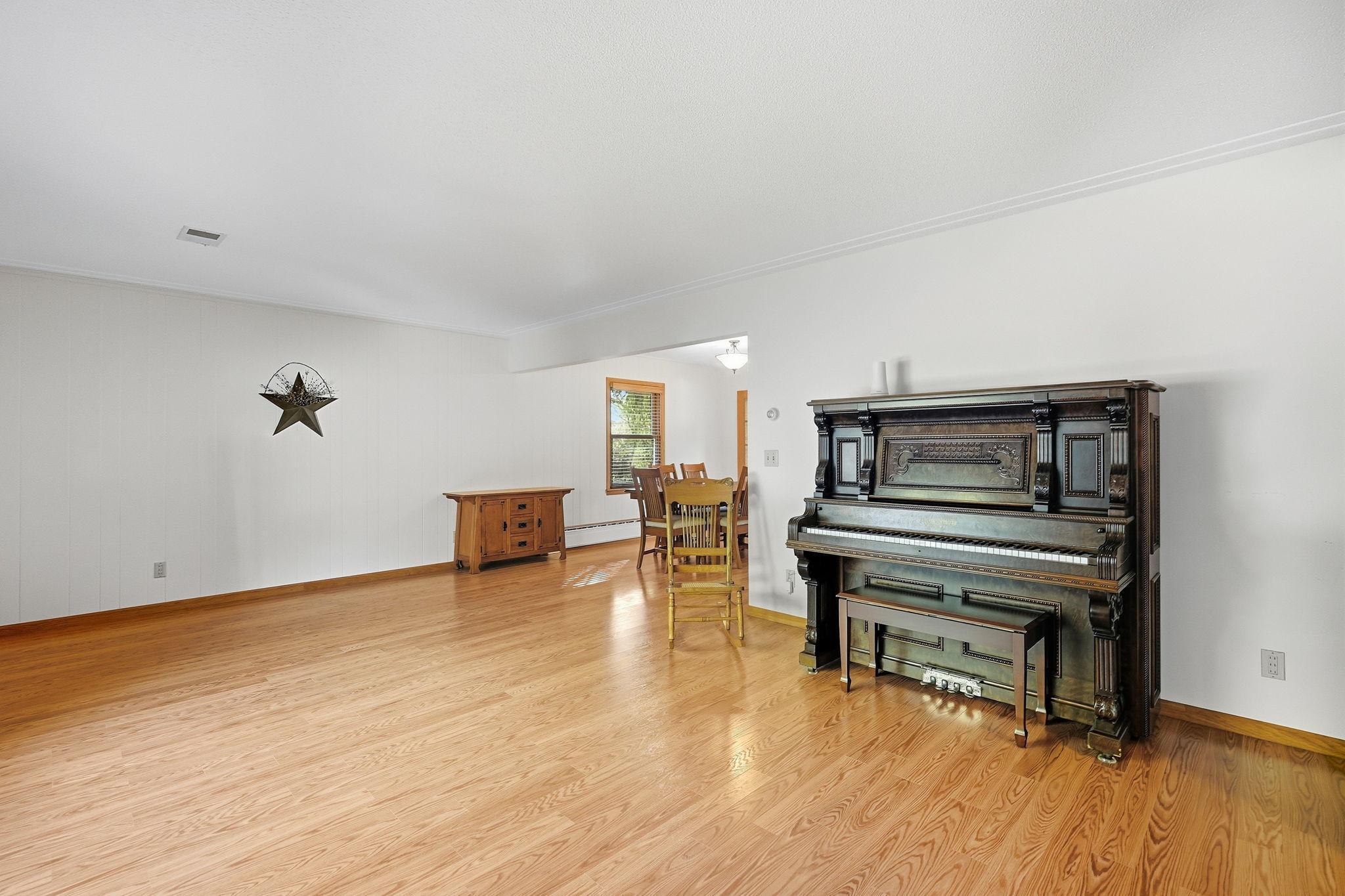 14- Living Room.jpg