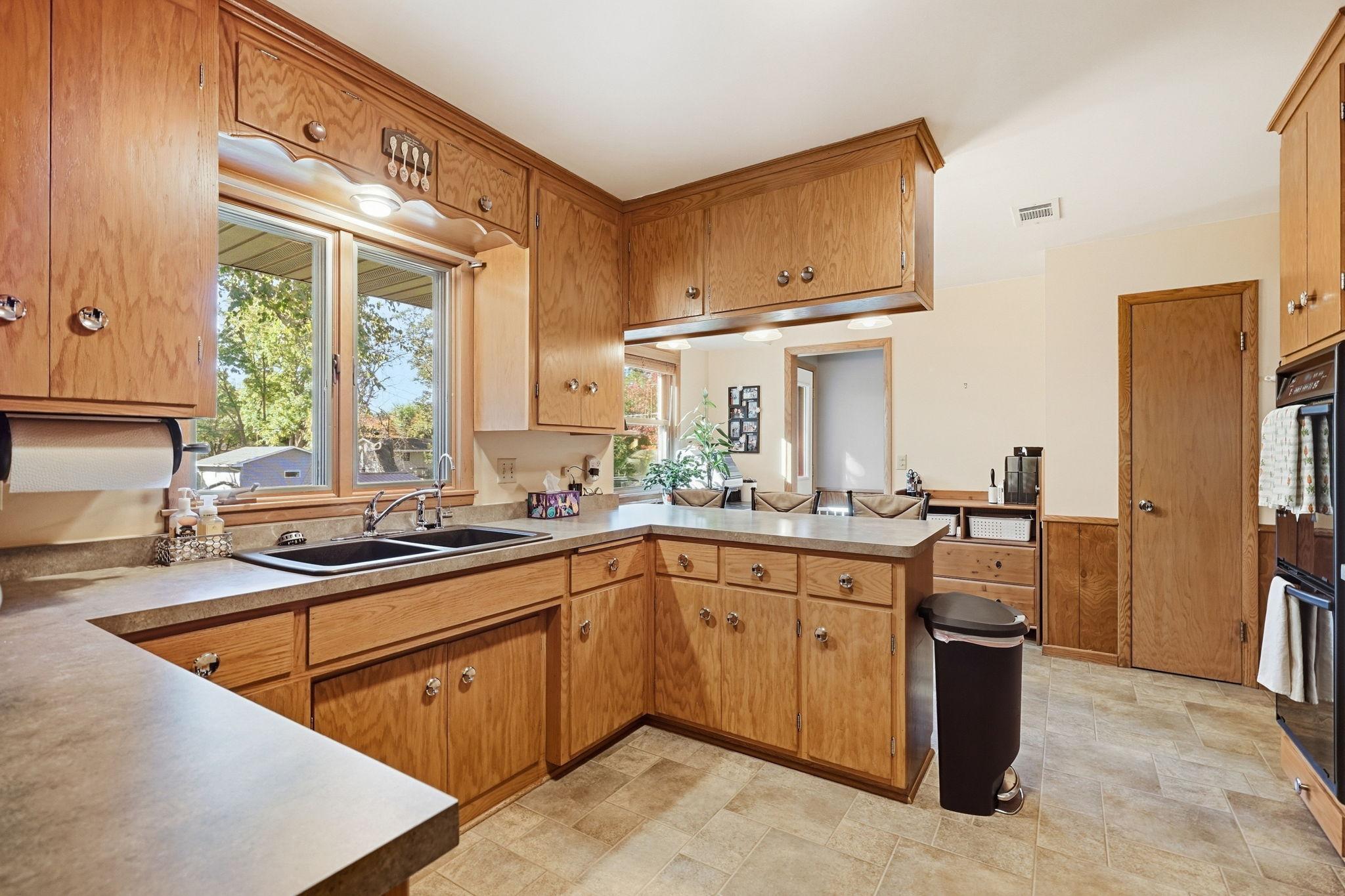 5- Kitchen.jpg