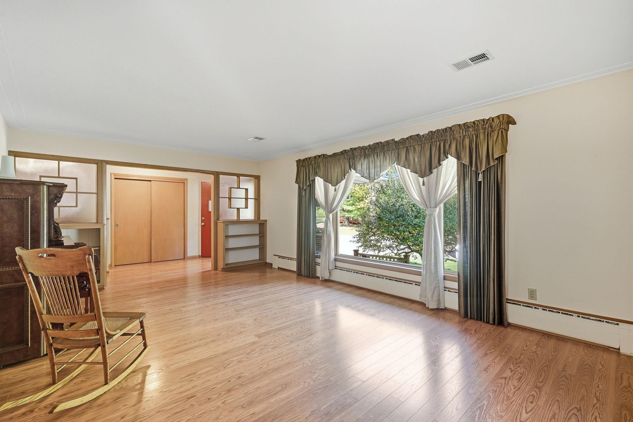 15- Living Room.jpg