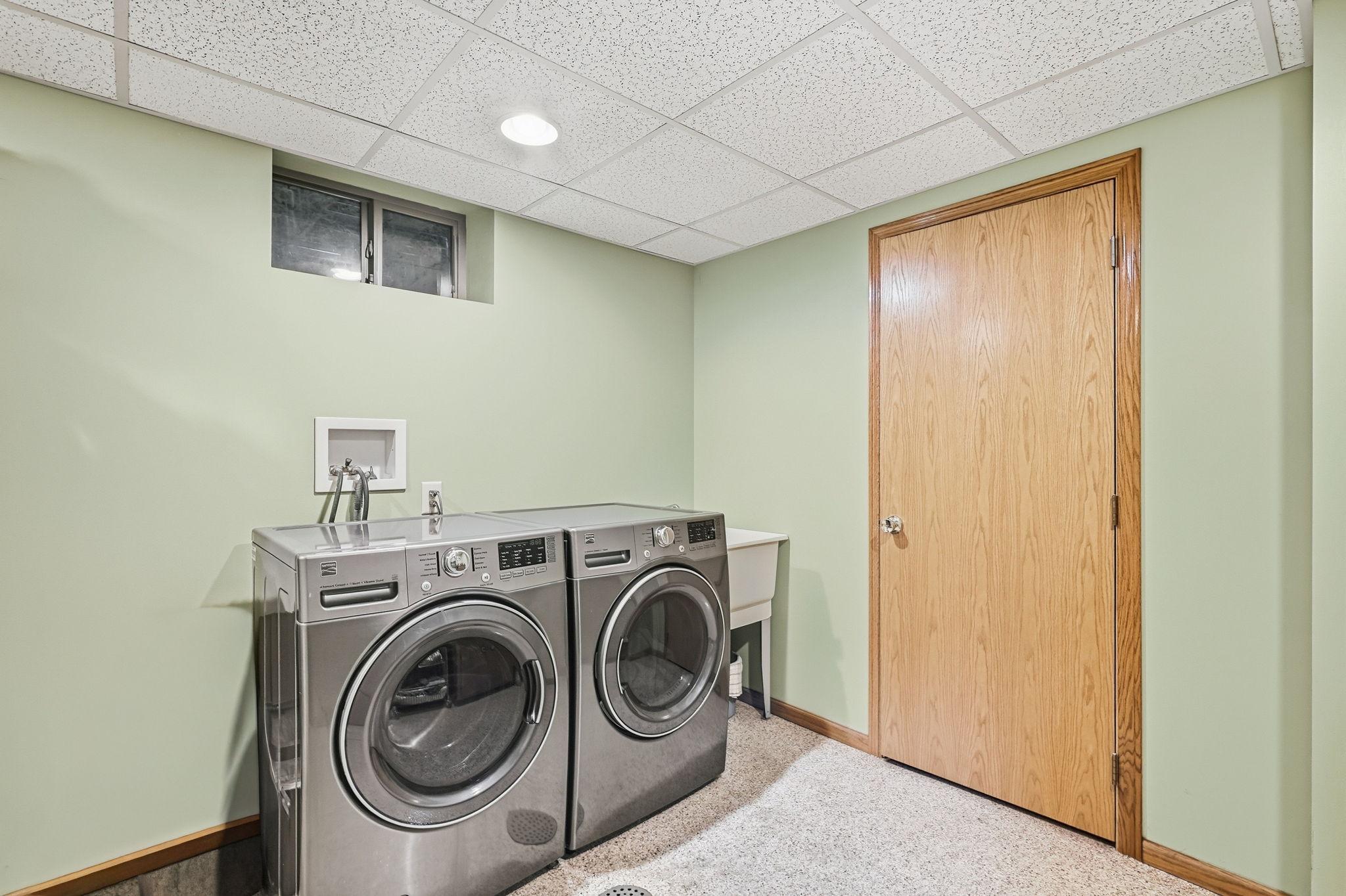 25- Basement Laundry.jpg