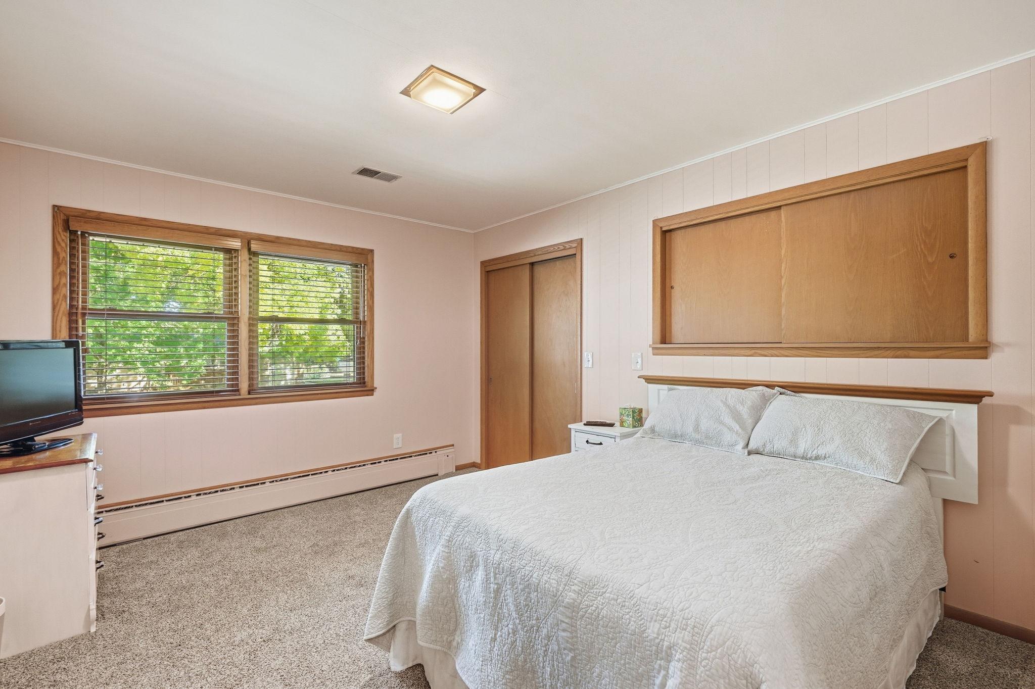 27- Upstairs Bedroom.jpg