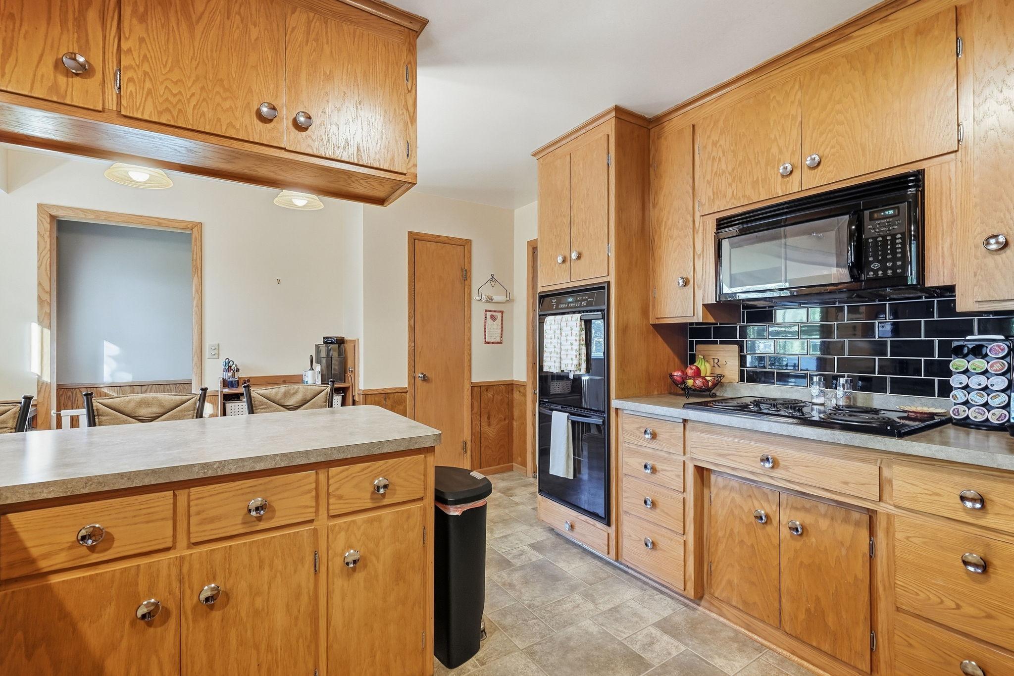 6- Kitchen.jpg