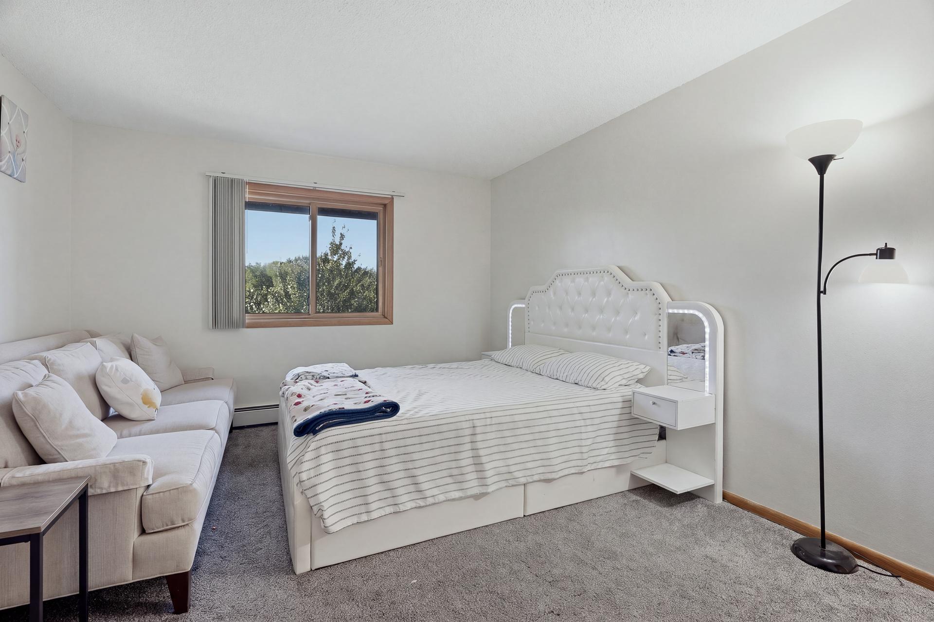 23 #302 - 4621 University Ave NE MLS-64.jpg