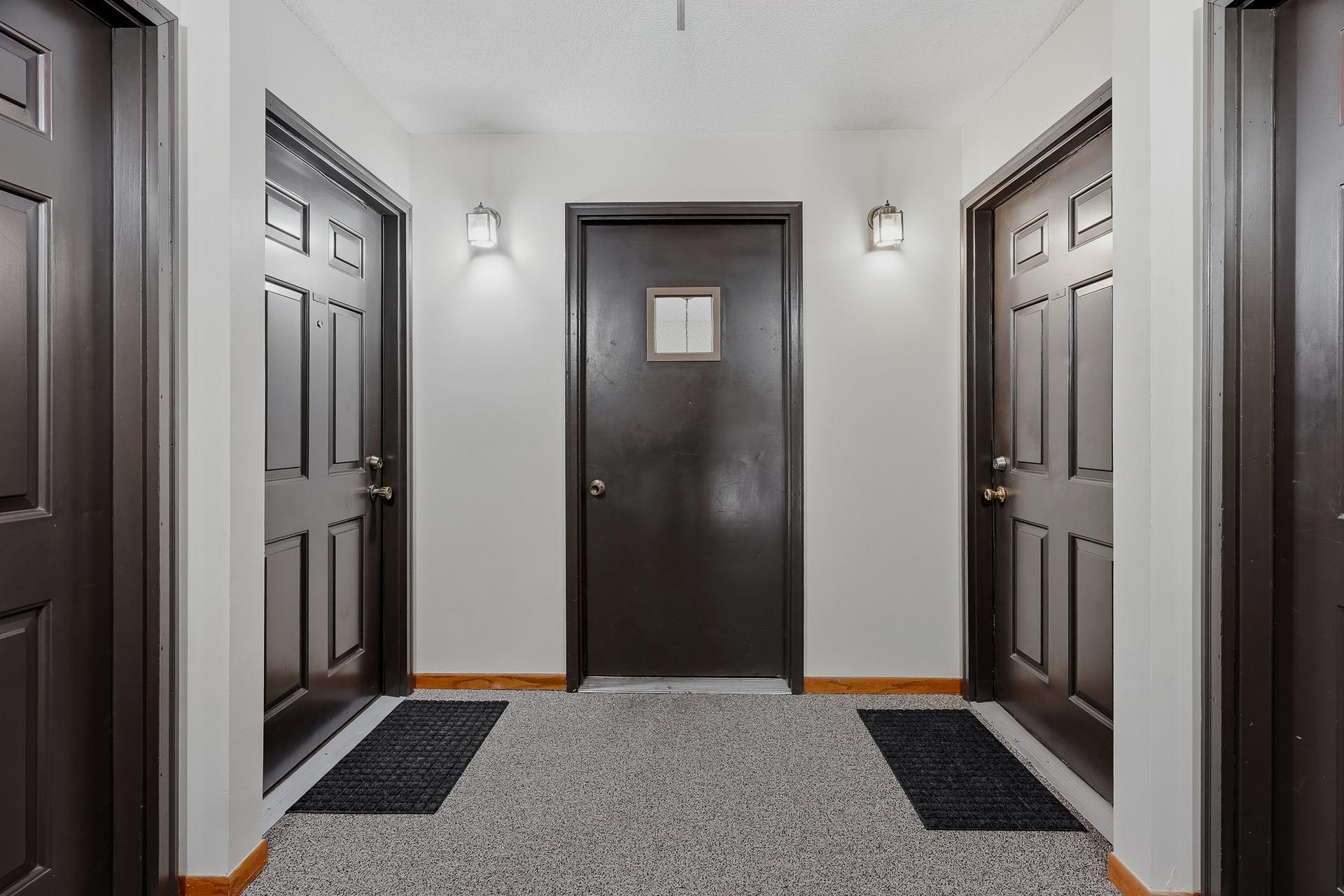 10 Common - 4621 University Ave NE MLS-35.jpg