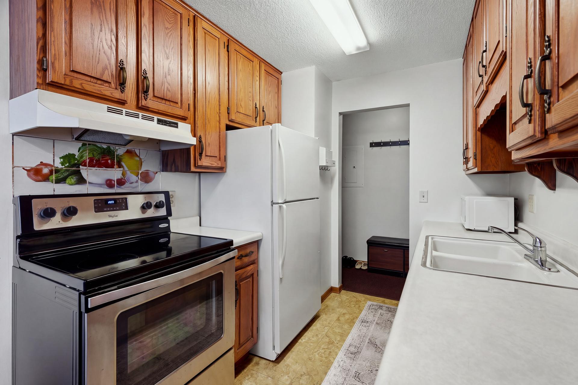 31 #302 - 4621 University Ave NE MLS-72.jpg