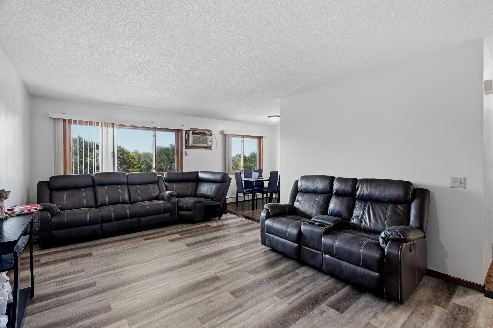 18 #302 - 4621 University Ave NE MLS-59.jpg