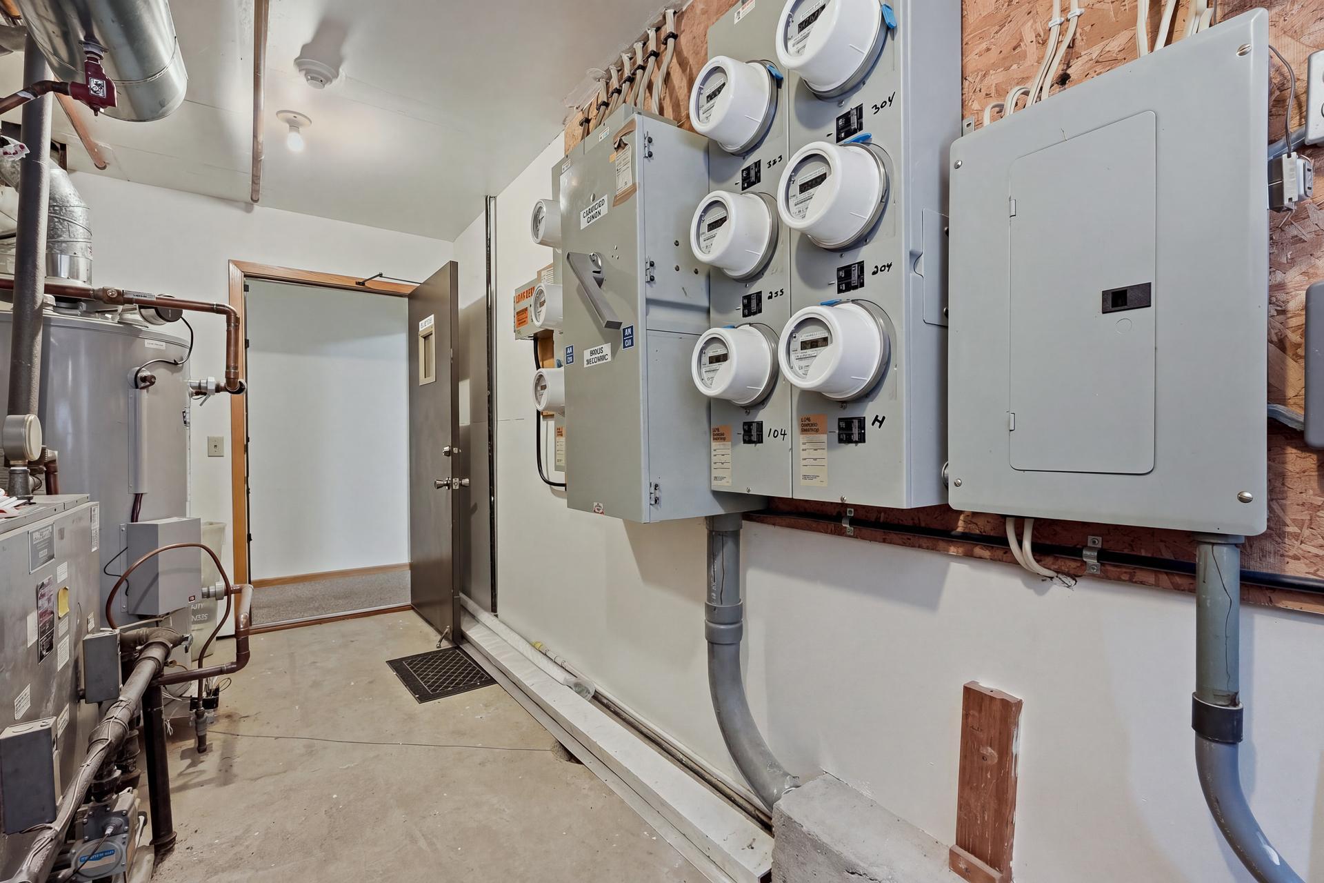 46 Mech - 4621 University Ave NE MLS-87.jpg