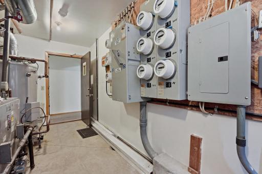 46 Mech - 4621 University Ave NE MLS-87.jpg