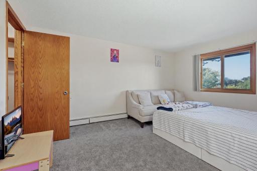 22 #302 - 4621 University Ave NE MLS-63.jpg