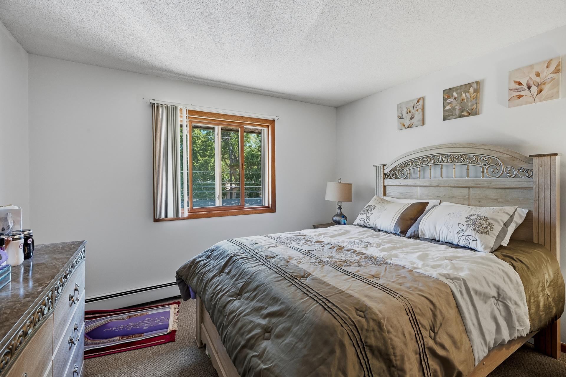 40 #302 - 4621 University Ave NE MLS-81.jpg