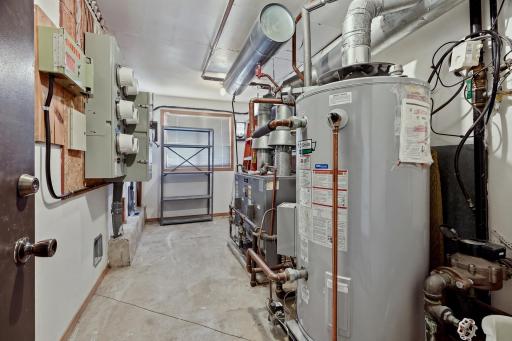 45 Mech - 4621 University Ave NE MLS-85.jpg