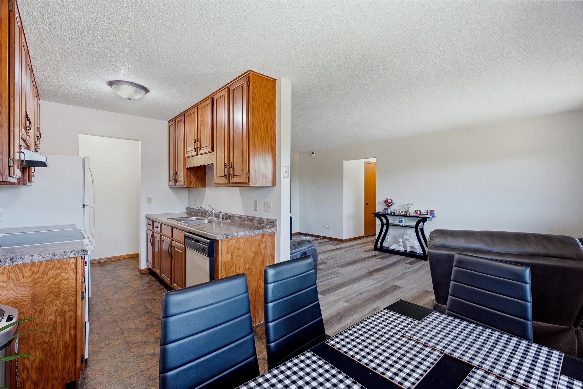 14 #302 - 4621 University Ave NE MLS-55.jpg