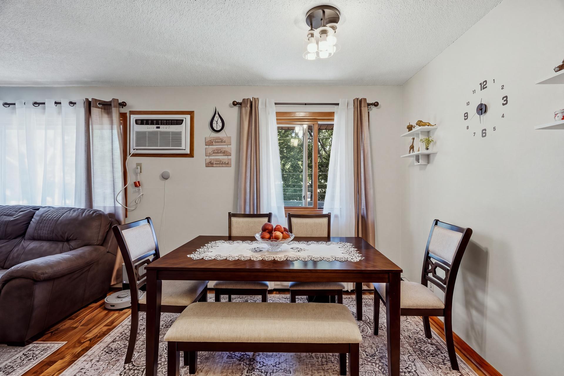 29 #302 - 4621 University Ave NE MLS-70.jpg