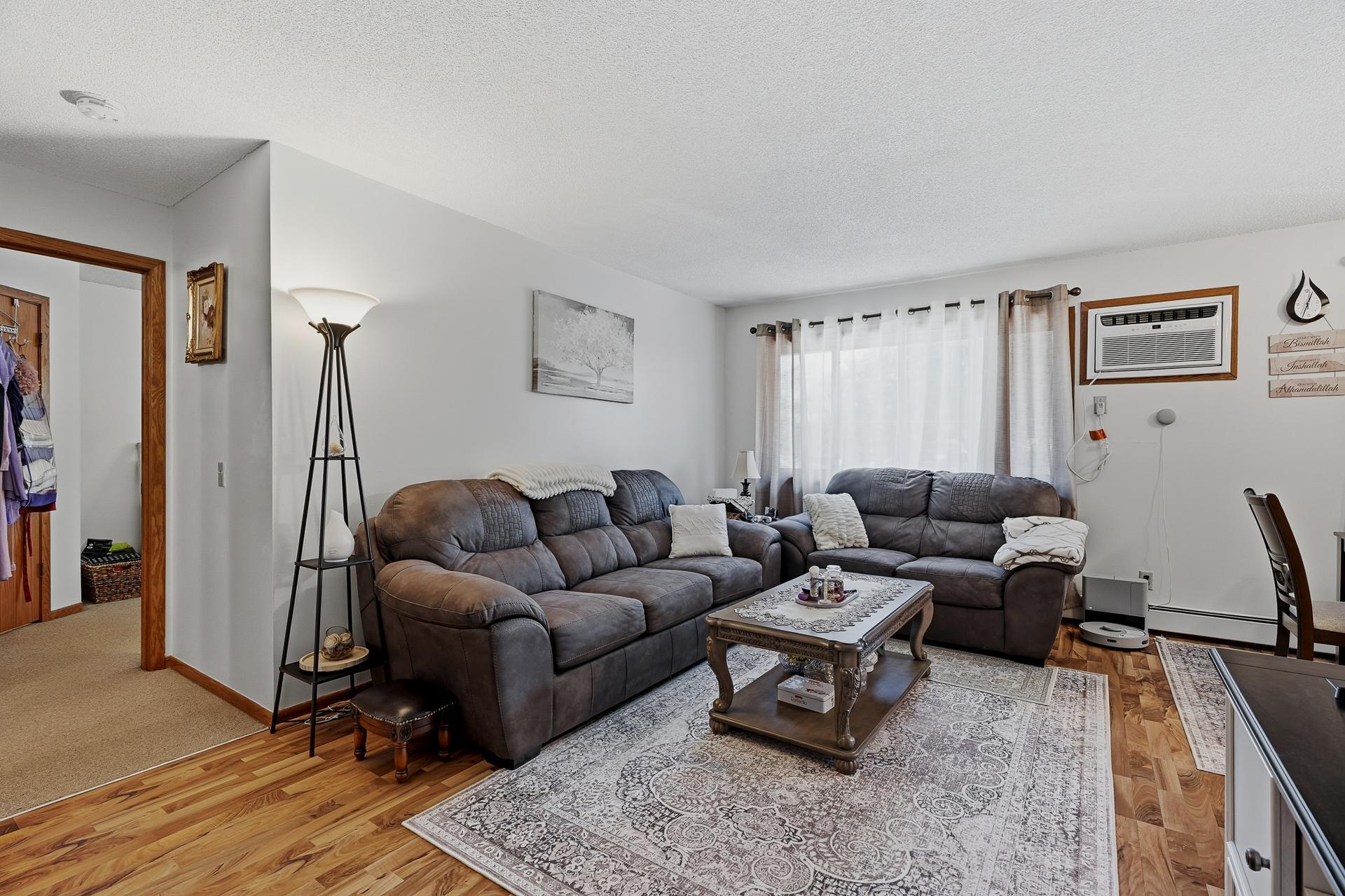 36 #302 - 4621 University Ave NE MLS-77.jpg