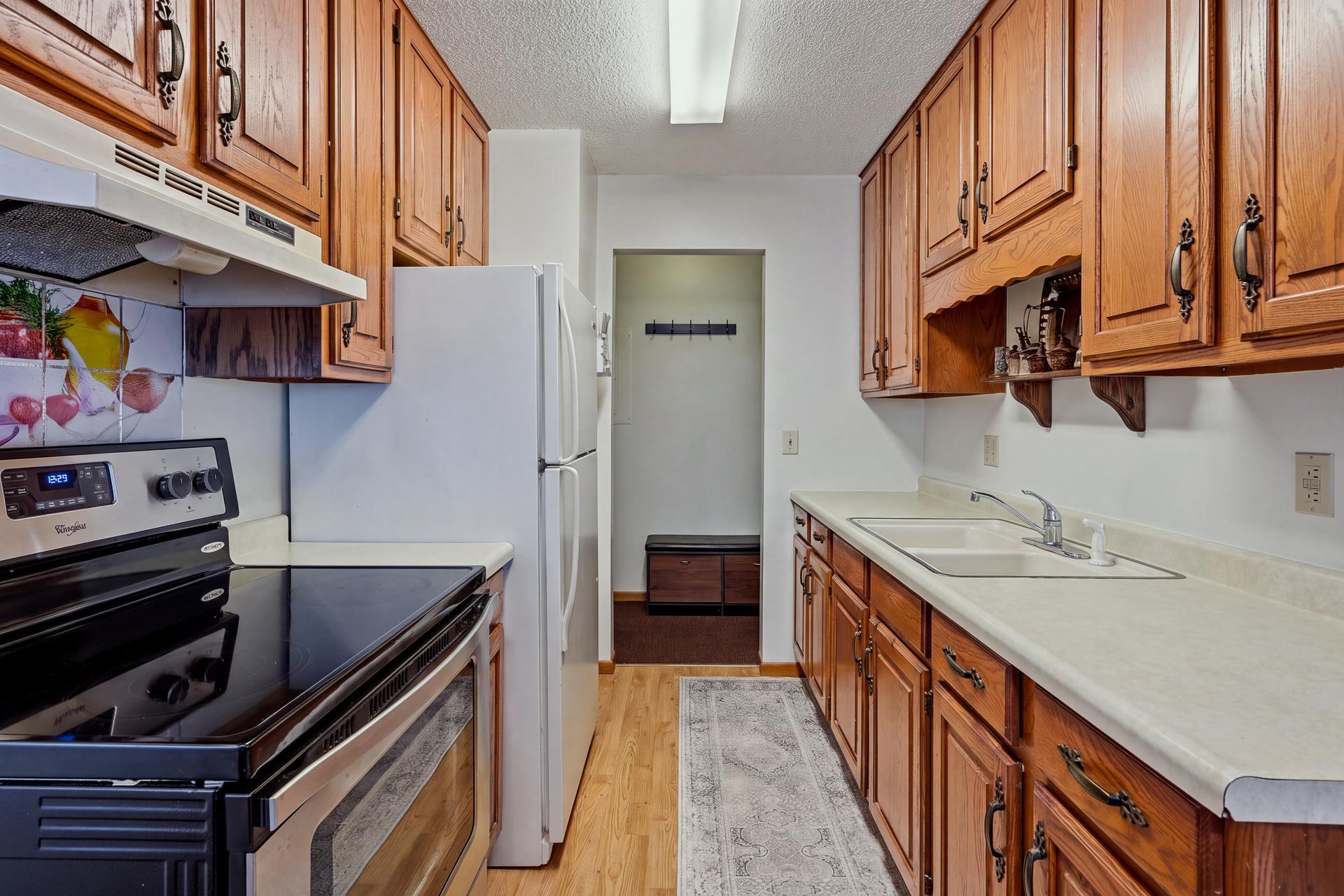 30 #302 - 4621 University Ave NE MLS-71.jpg