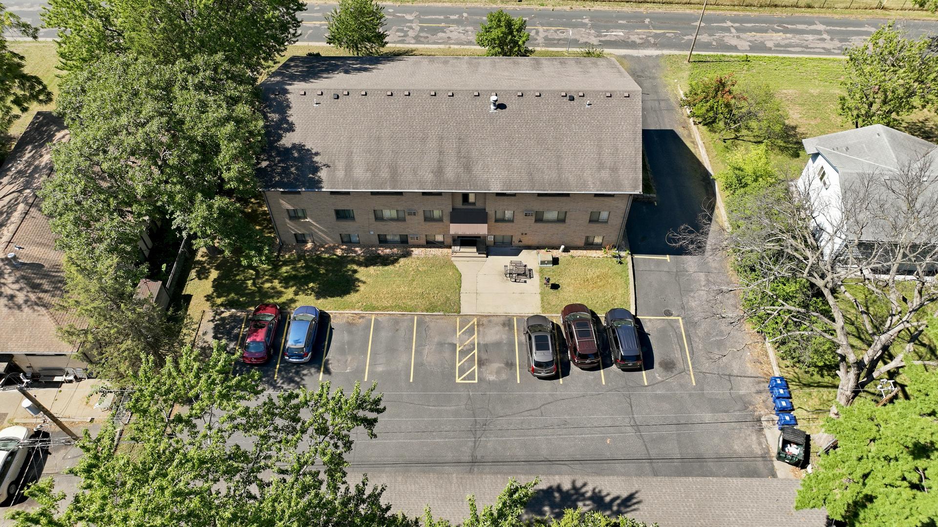 5-4621 University Ave NE MLS-20.jpg