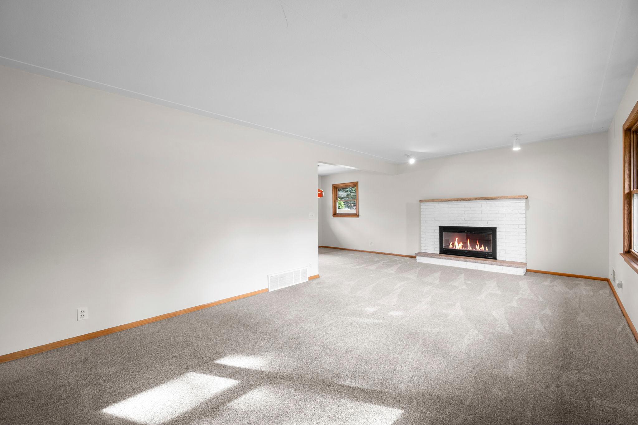25-web-or-mls-13404 Windyhill Rd-40.jpg