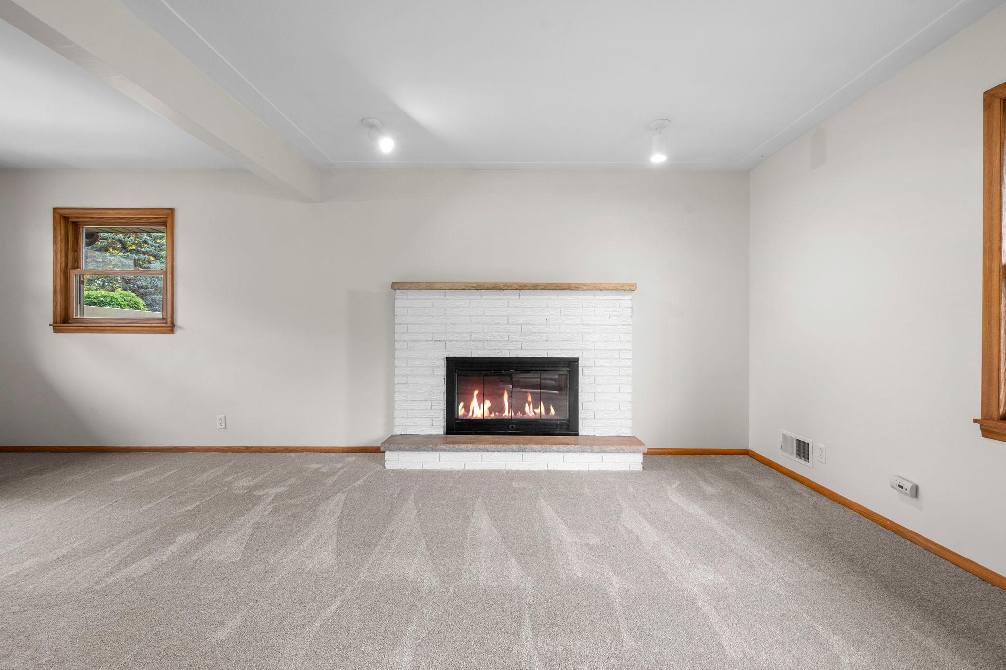24-web-or-mls-13404 Windyhill Rd-35.jpg