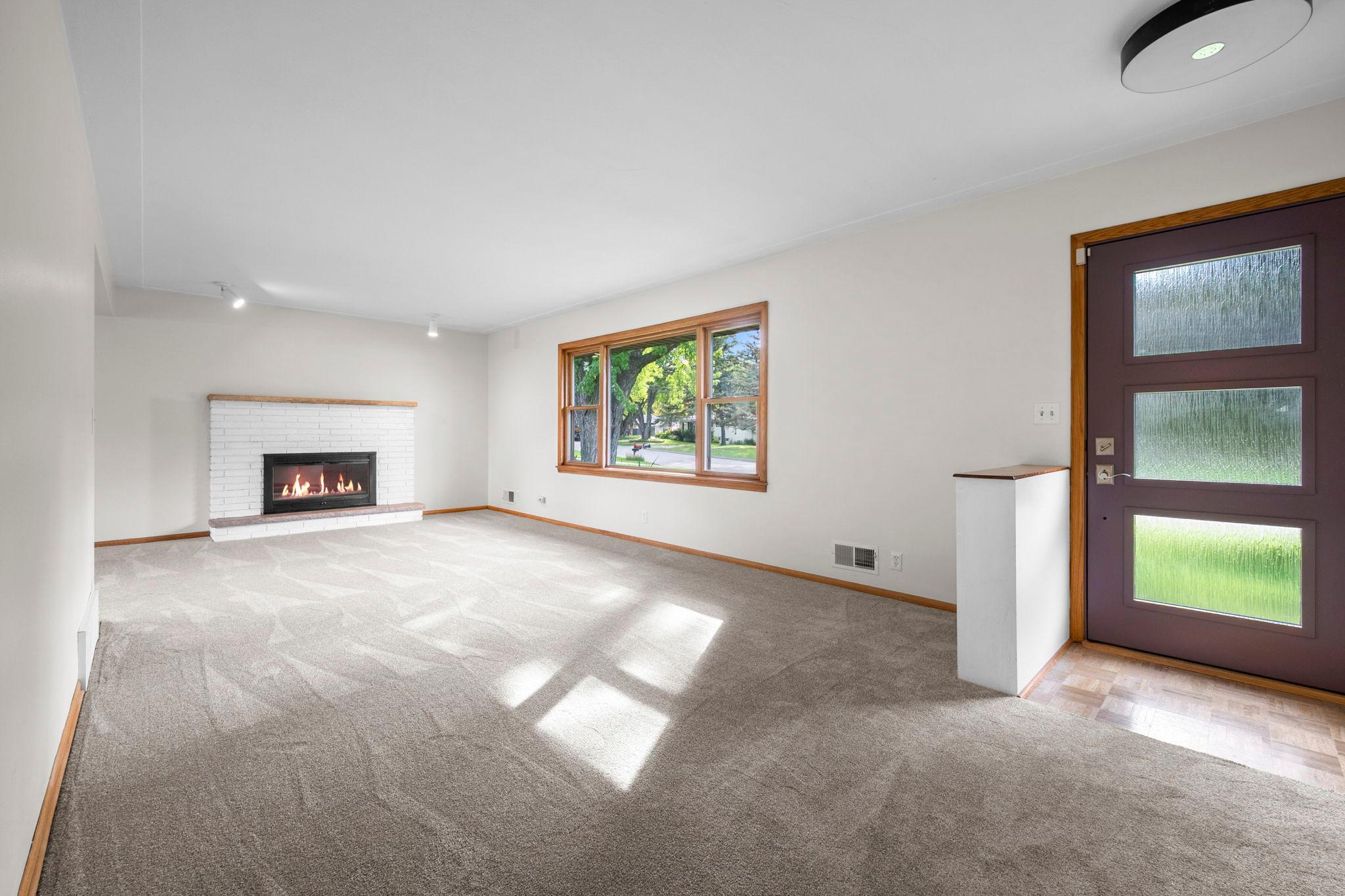 18-web-or-mls-13404 Windyhill Rd-10.jpg