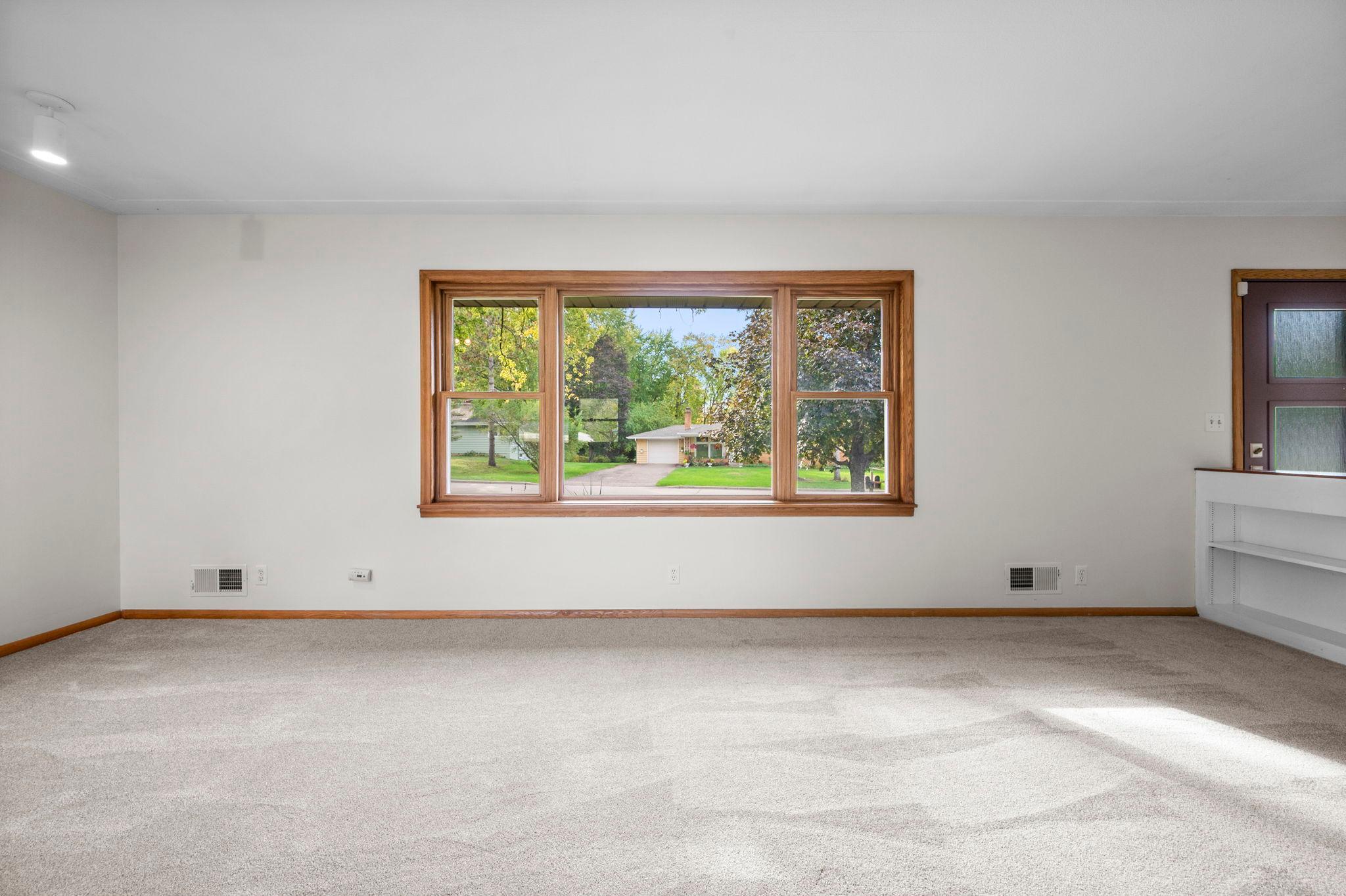 23-web-or-mls-13404 Windyhill Rd-30.jpg