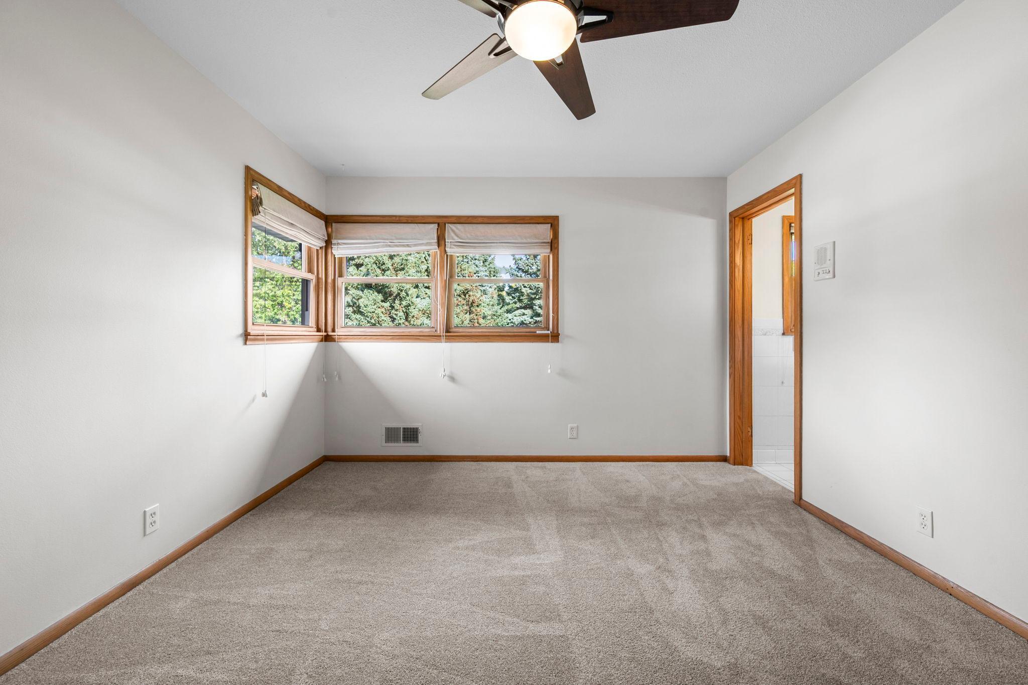 41-web-or-mls-13404 Windyhill Rd-145.jpg