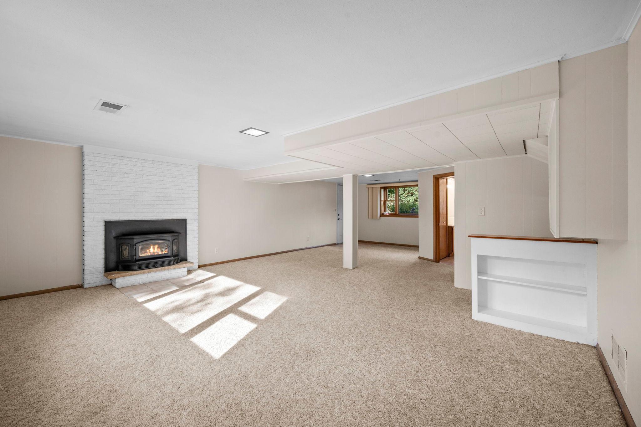 51-web-or-mls-13404 Windyhill Rd-170.jpg