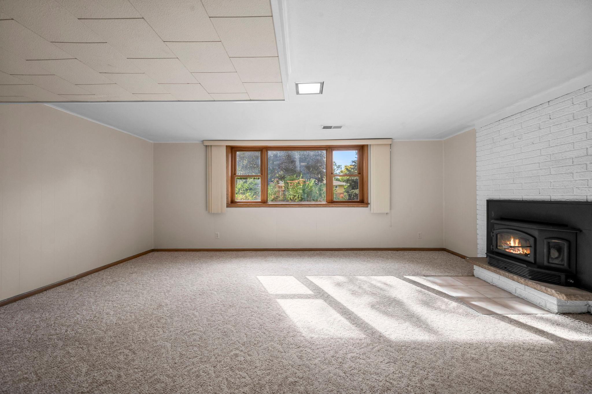 49-web-or-mls-13404 Windyhill Rd-165.jpg