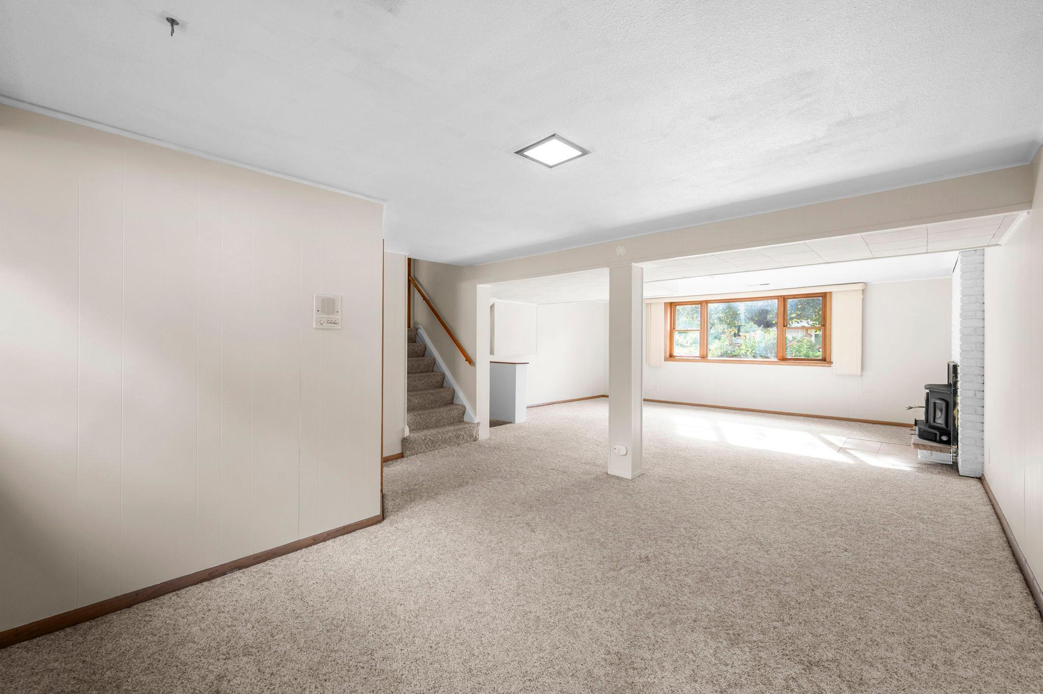 54-web-or-mls-13404 Windyhill Rd-185.jpg