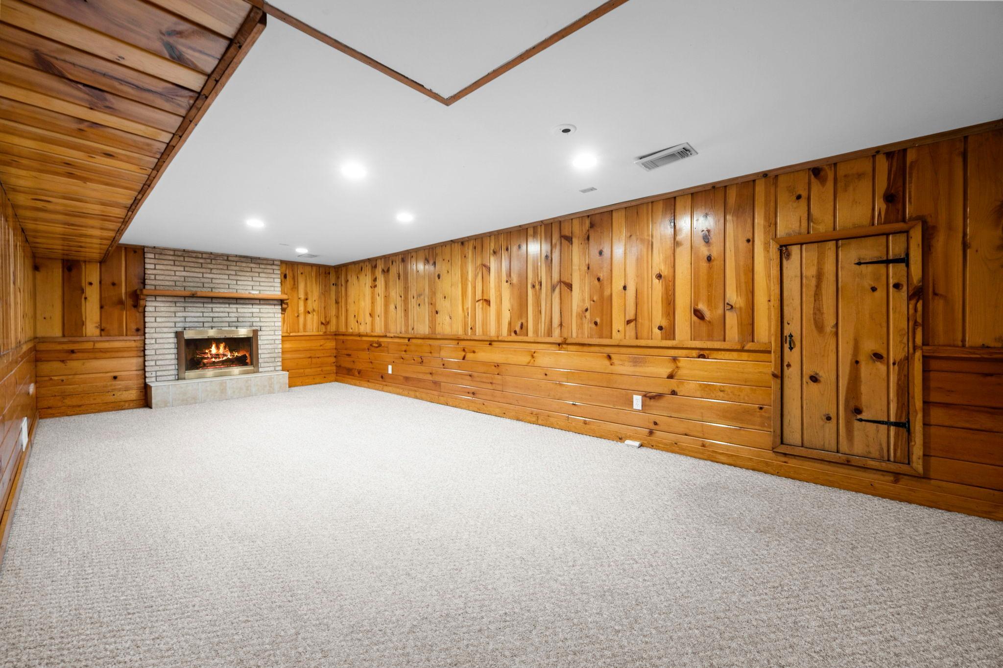 58-web-or-mls-13404 Windyhill Rd-205.jpg