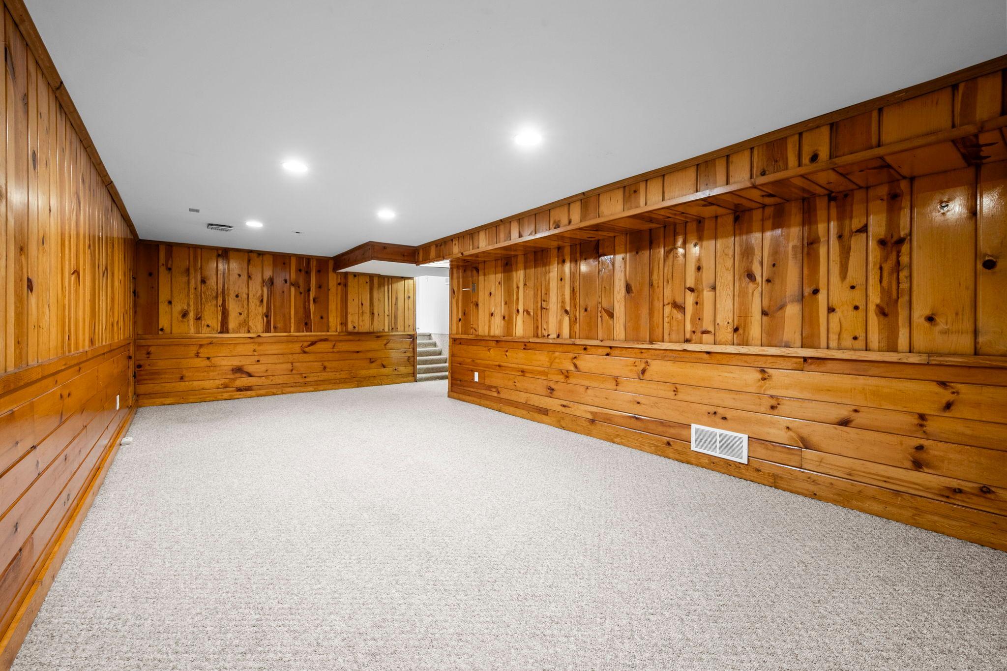 60-web-or-mls-13404 Windyhill Rd-214.jpg