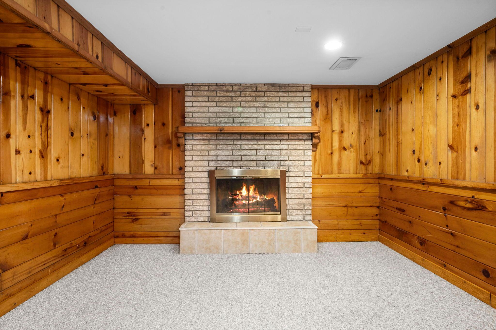 59-web-or-mls-13404 Windyhill Rd-209.jpg