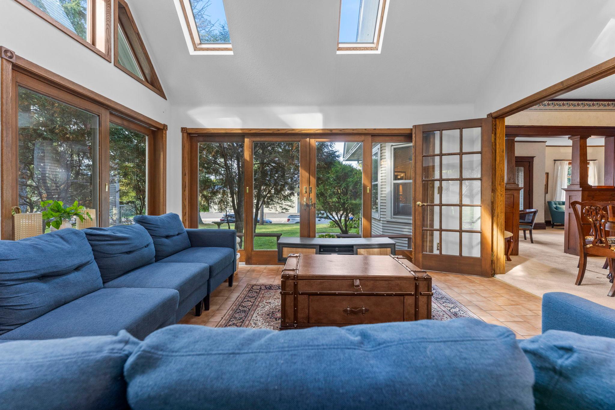 Cozy Space to Gather with Friends