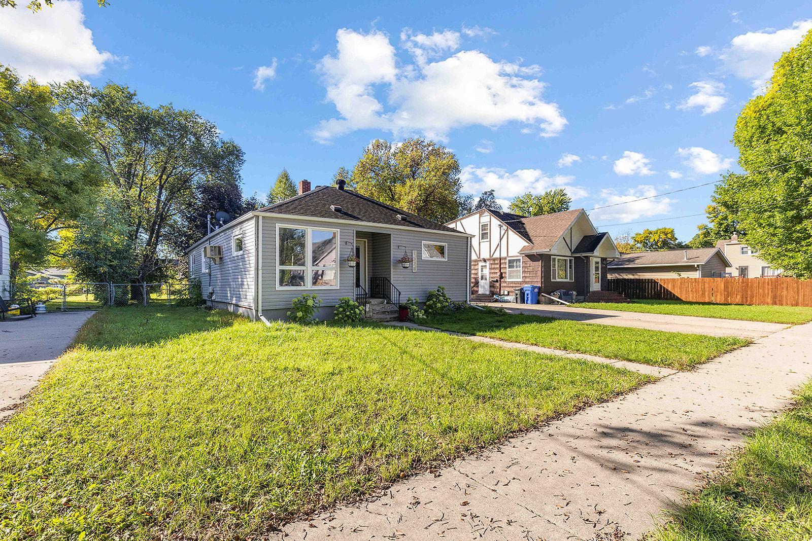 1528 8th Ave S Fargo MLS-5.jpg