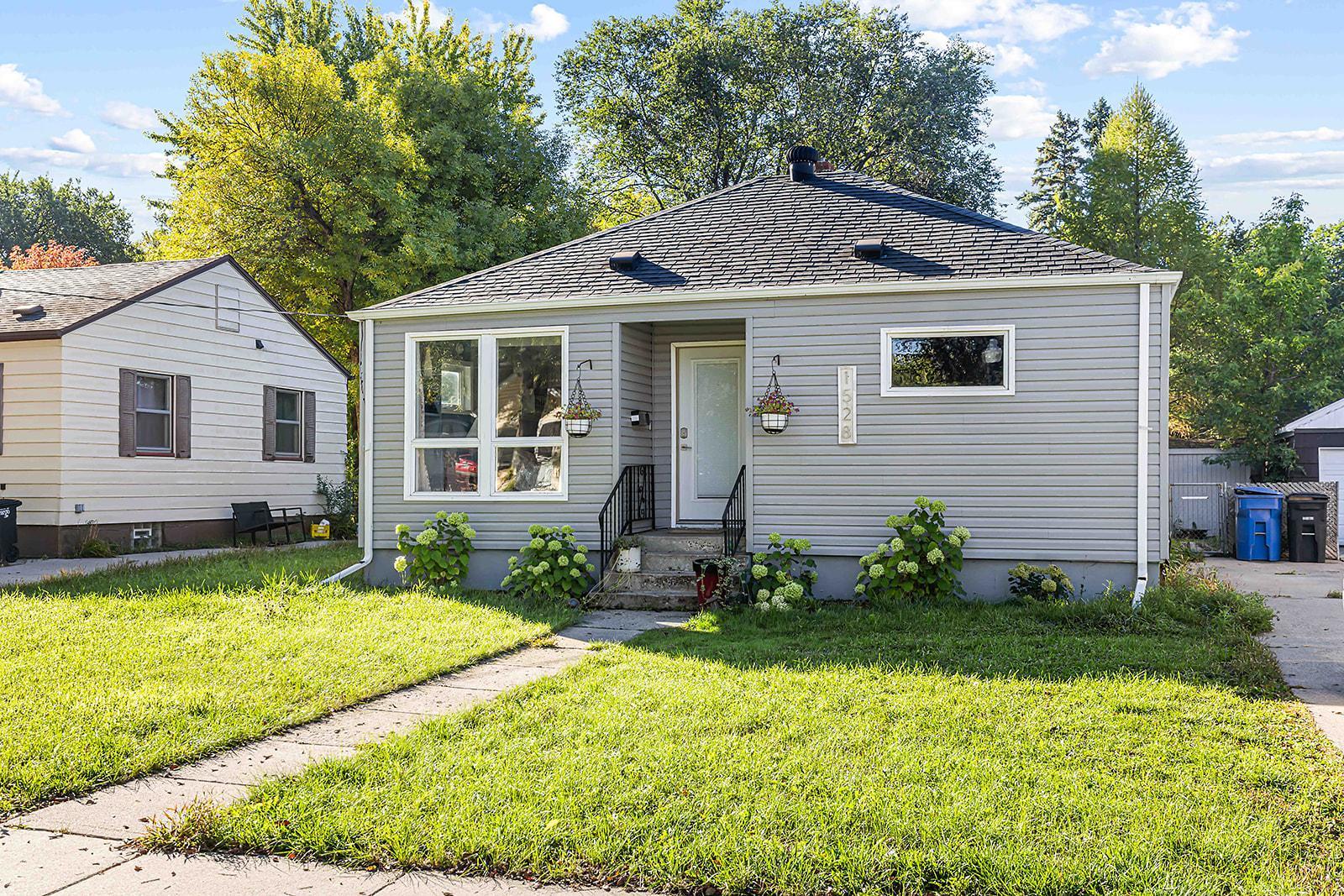 1528 8th Ave S Fargo MLS-3.jpg