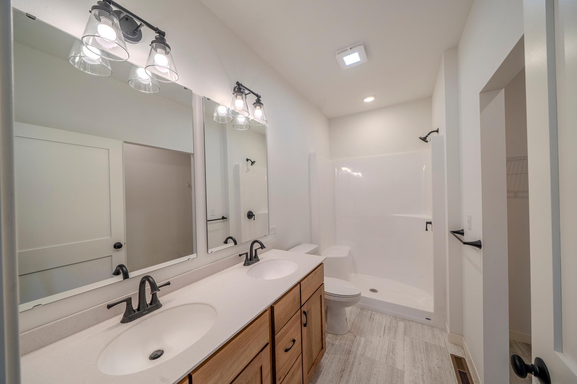 BRADLEY_MEDIA_LLC_37713_019.jpg