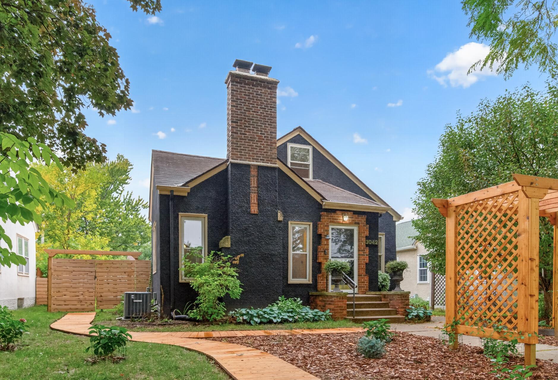 Property photo for 3042 Arthur Street NE, Minneapolis, MN 55418