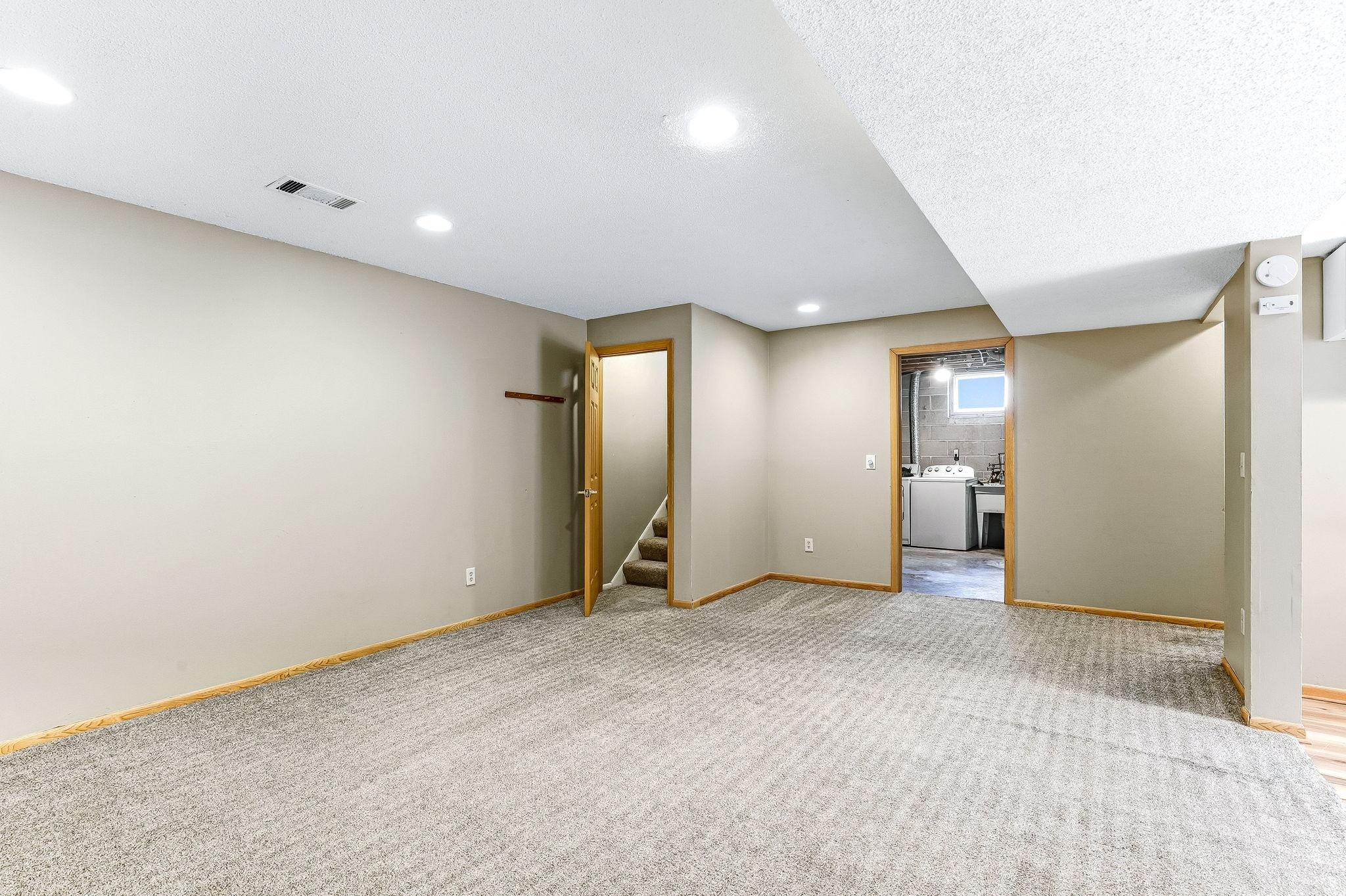 50-web-or-mls-17640-Ionia-Ct-50.jpg