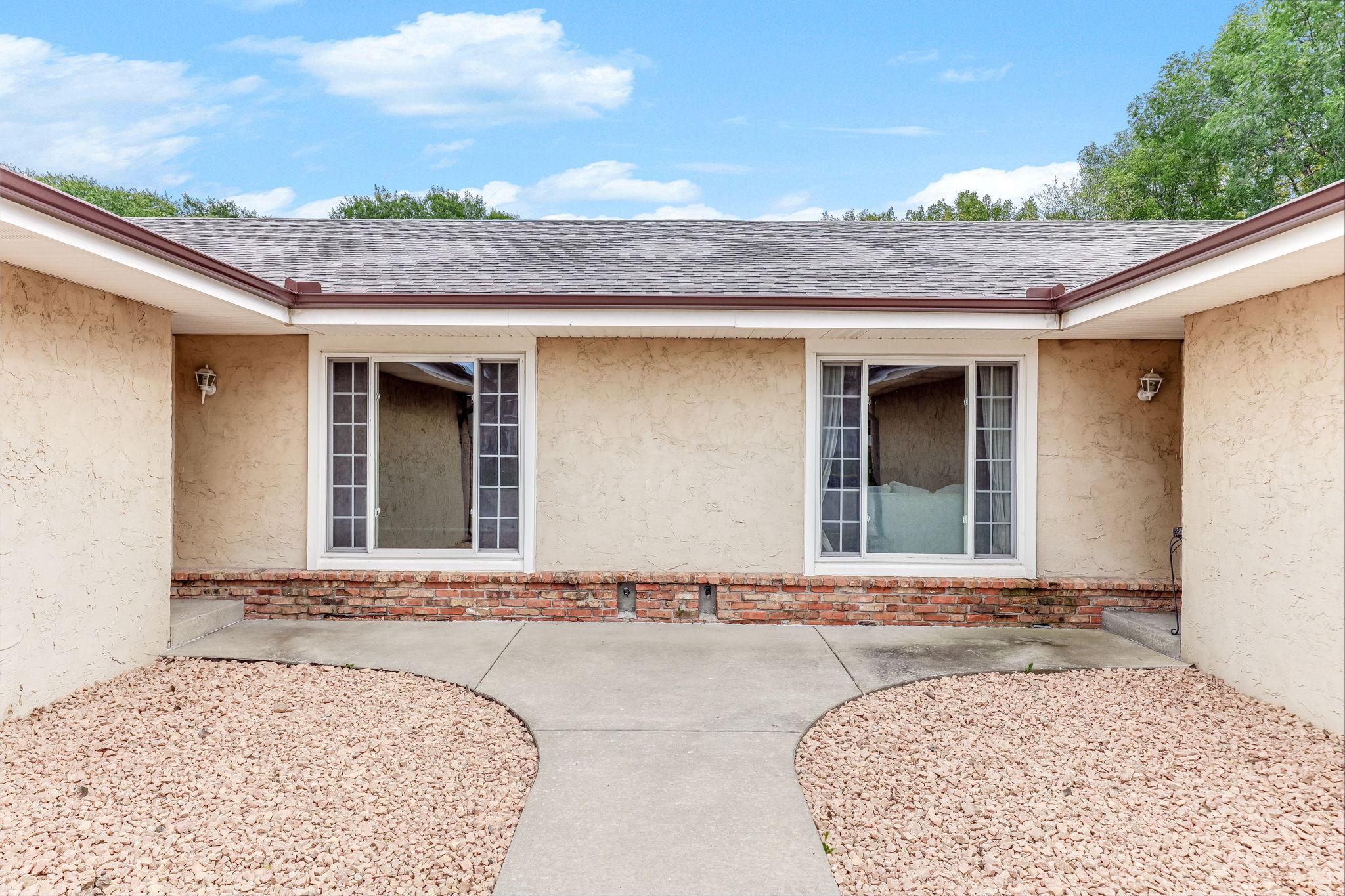 2-web-or-mls-17640-Ionia-Ct-02.jpg