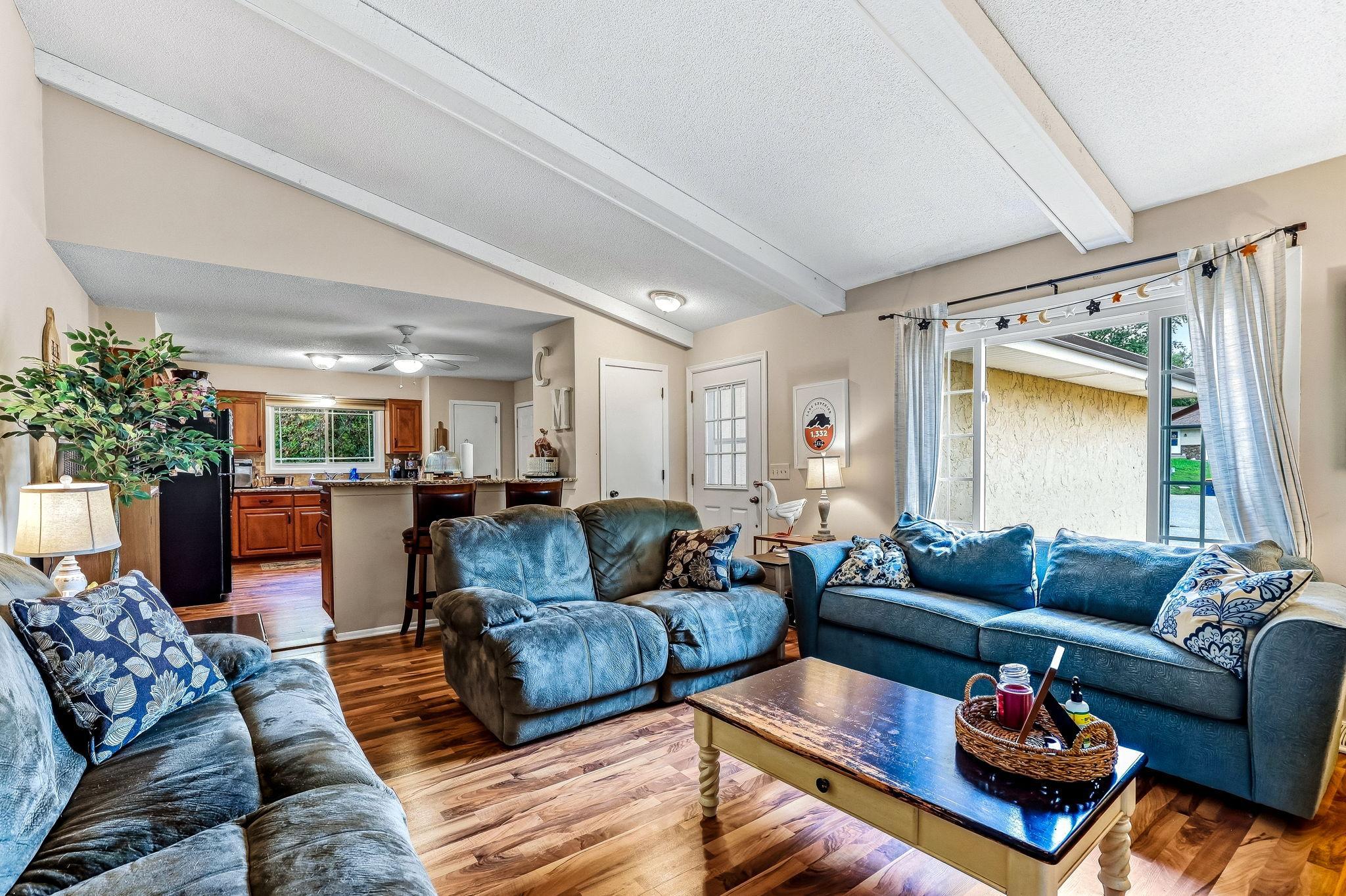6-web-or-mls-17640-Ionia-Ct-06.jpg