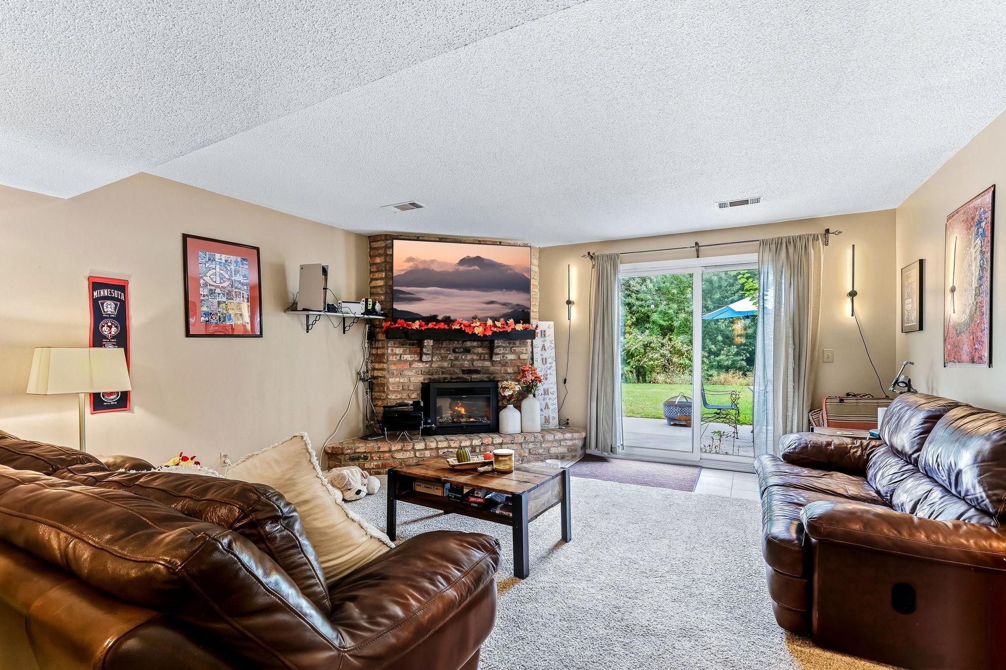 24-web-or-mls-17640-Ionia-Ct-24.jpg