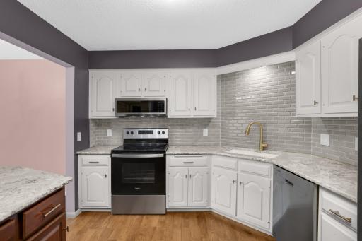 3030 Saint Albans Mill Road, 211, Minnetonka, MN 55305