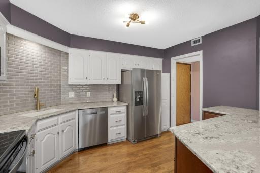 3030 Saint Albans Mill Road, 211, Minnetonka, MN 55305