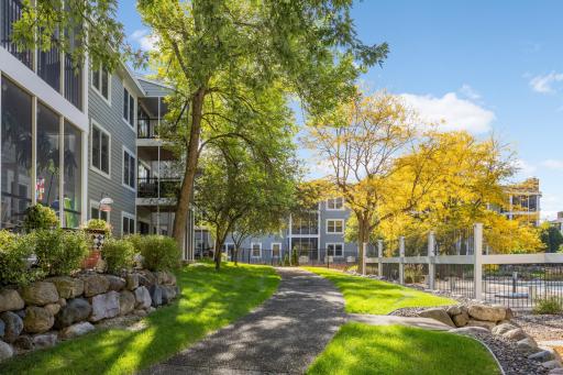 3030 Saint Albans Mill Road, 211, Minnetonka, MN 55305