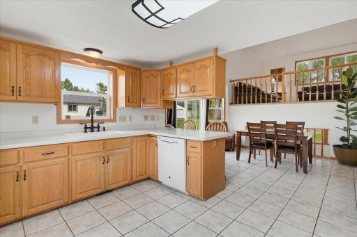 Peninsula provides additional workspace and casual seating while maintaining an open connection to the dining area.