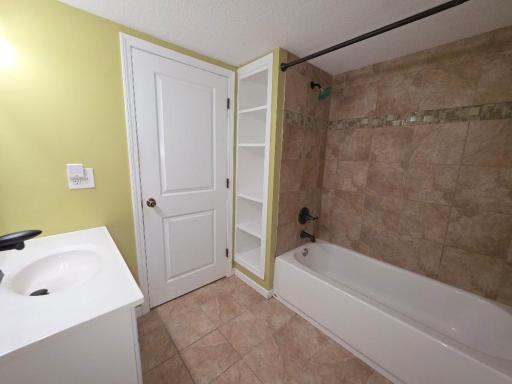 909 Old Lexington Avenue, Saint Paul, MN 55116