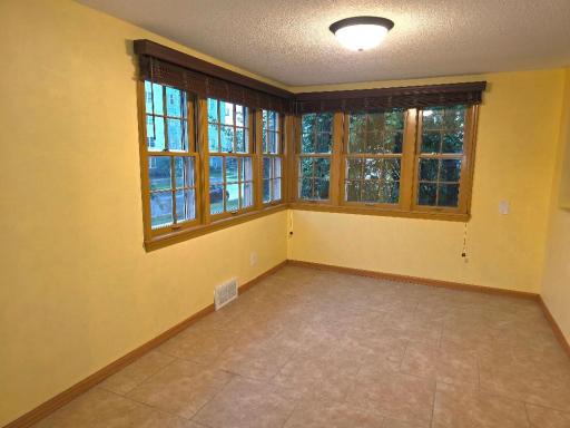 909 Old Lexington Avenue, Saint Paul, MN 55116