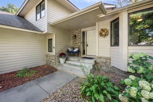 1205 Hilloway Circle, Burnsville, MN 55306