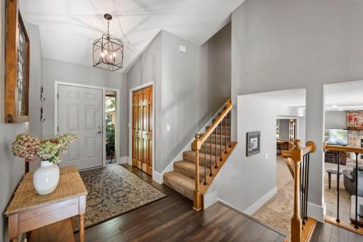 1205 Hilloway Circle, Burnsville, MN 55306